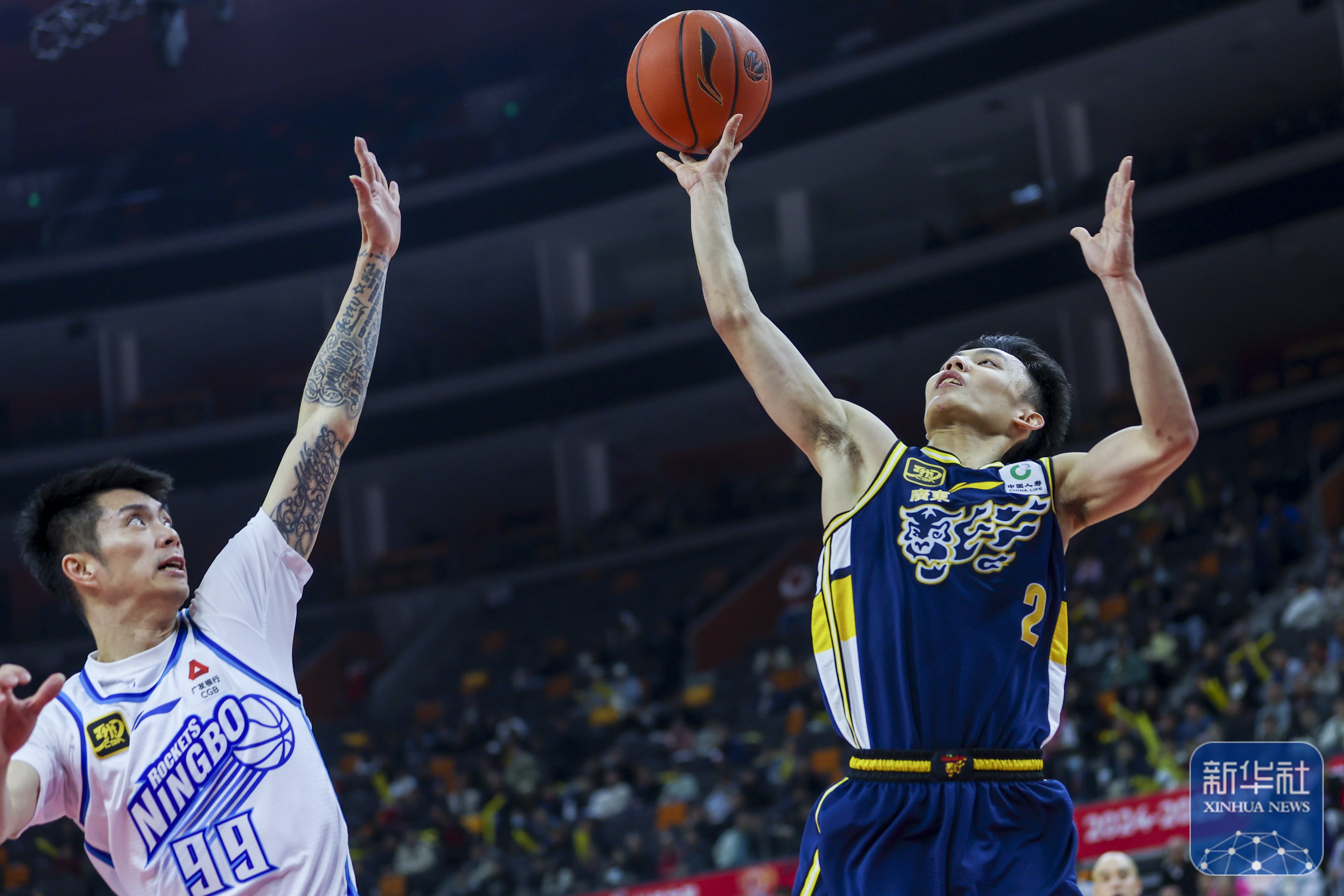 广东队鏖战广州队，麦科勒姆高光表现