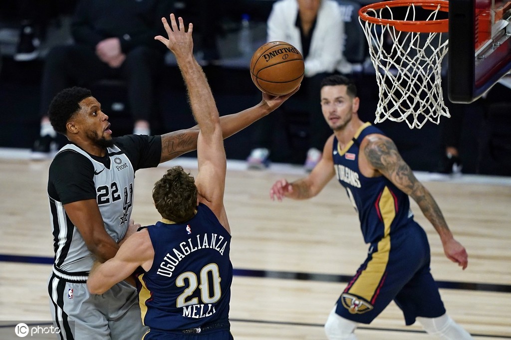 深圳队险胜鹈鹕，德罗赞统治全场