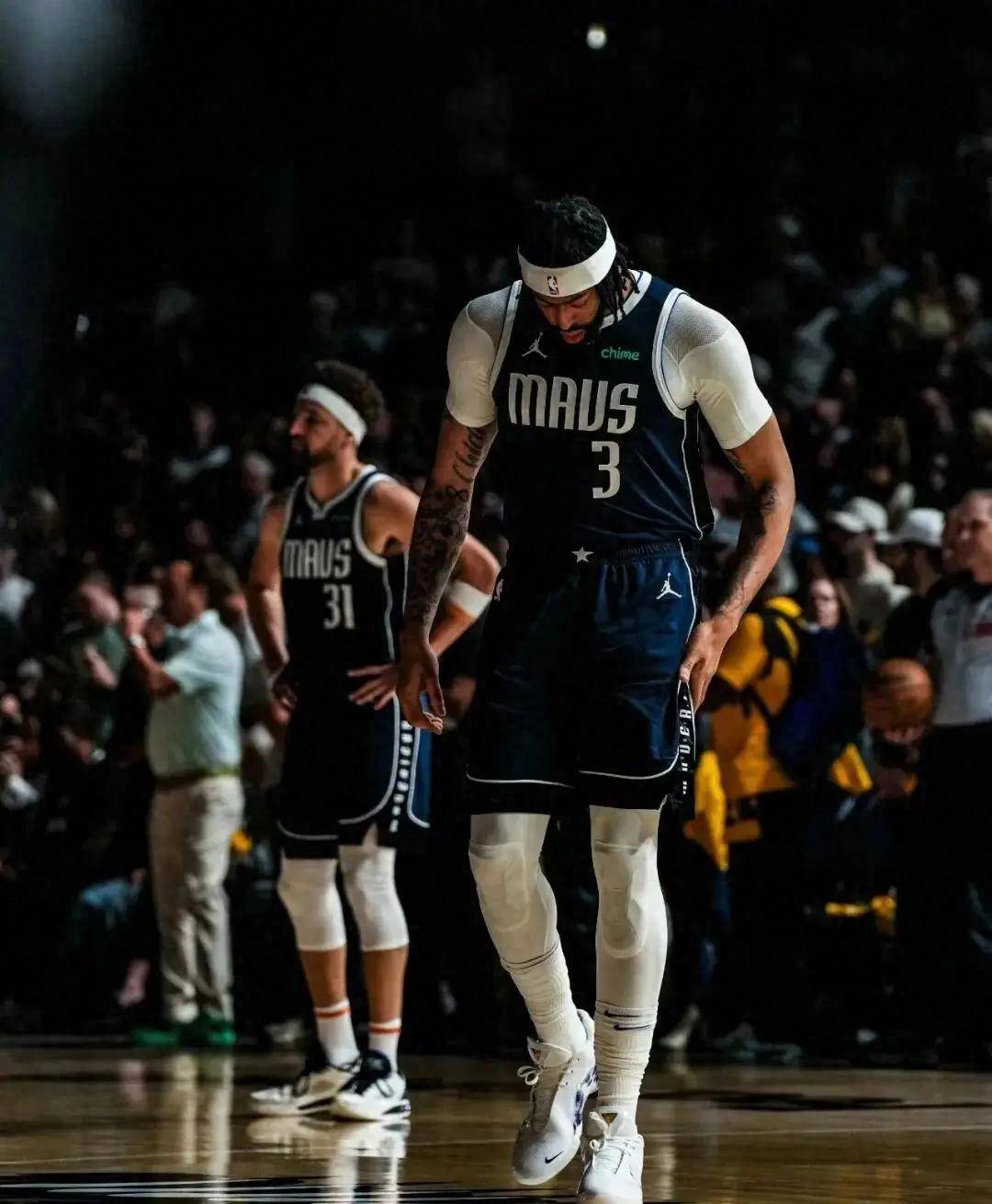 湖人翻盘猛龙,浓眉哥刷新纪录 湖人翻盘猛龙,浓眉哥刷新纪录