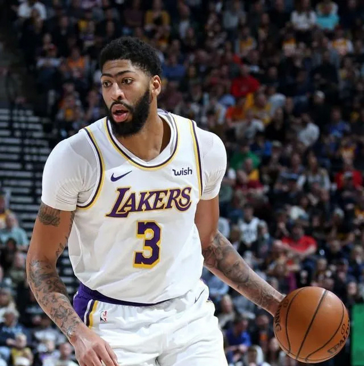 公牛完胜新疆队，浓眉哥惊艳四座