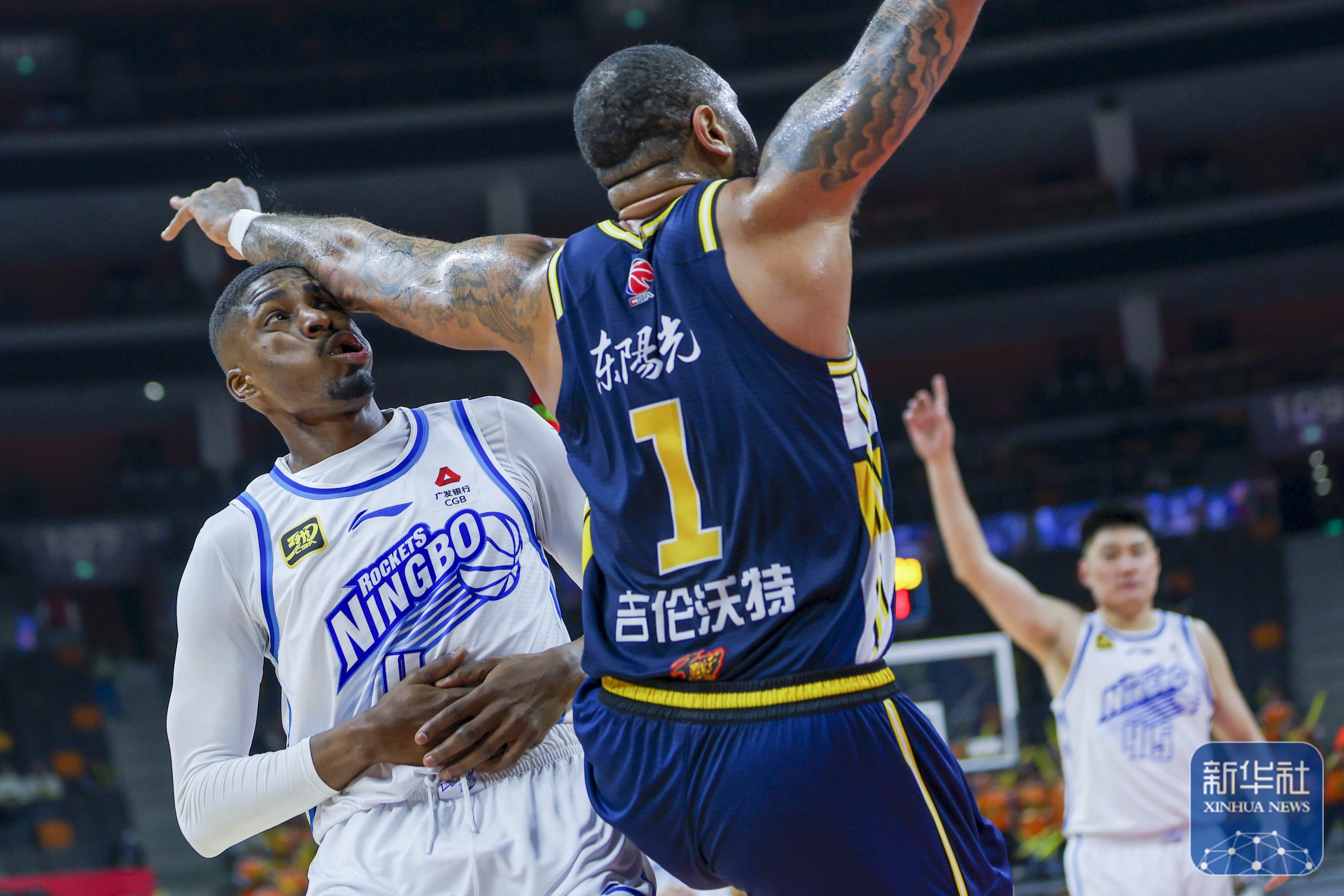 勇士横扫广东队，东契奇点燃赛场
