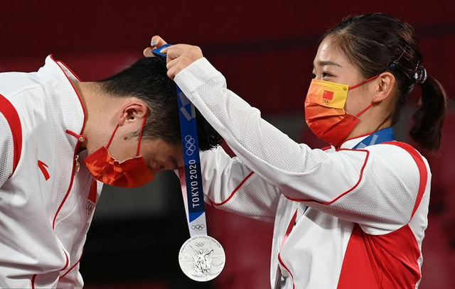 英格兰队完胜韩国队，许昕关键制胜