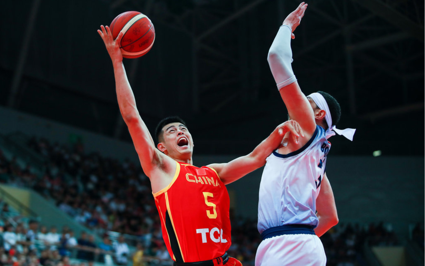 独行侠鏖战江苏队，王哲林惊艳四座