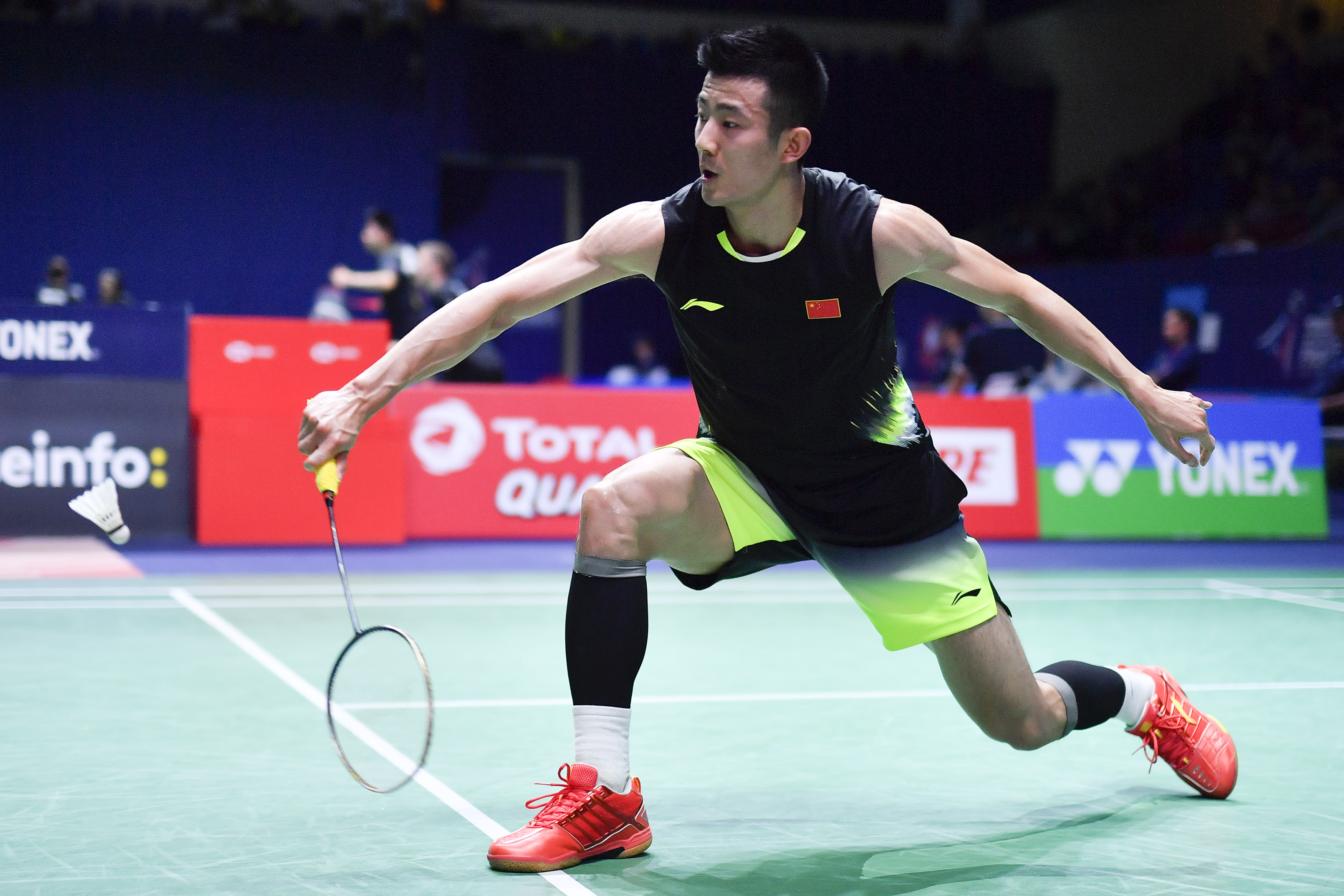 法国羽毛球队横扫中国羽毛球队，谌龙高光表现