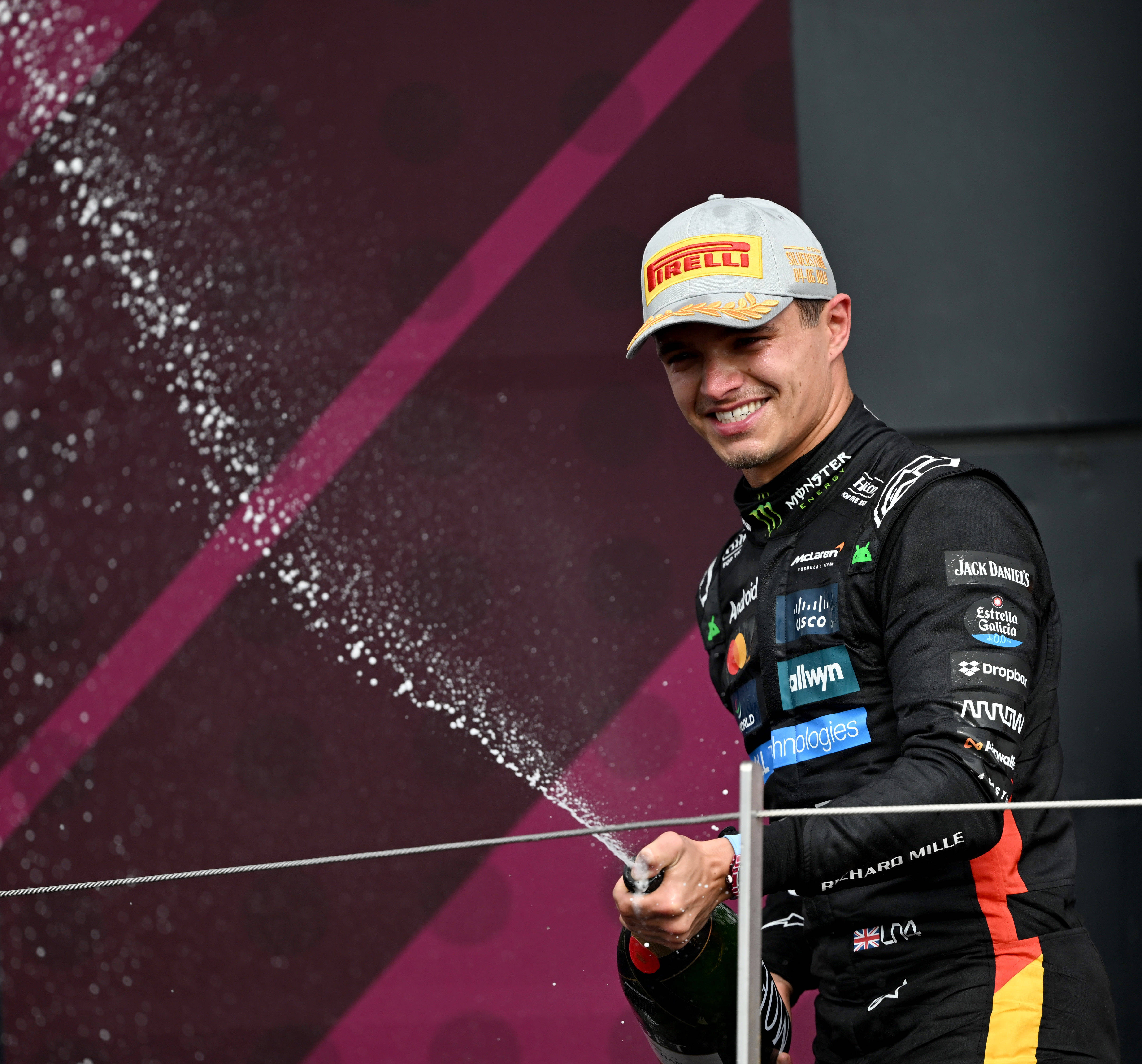 红牛车队险胜索伯车队，阿隆索刷新纪录