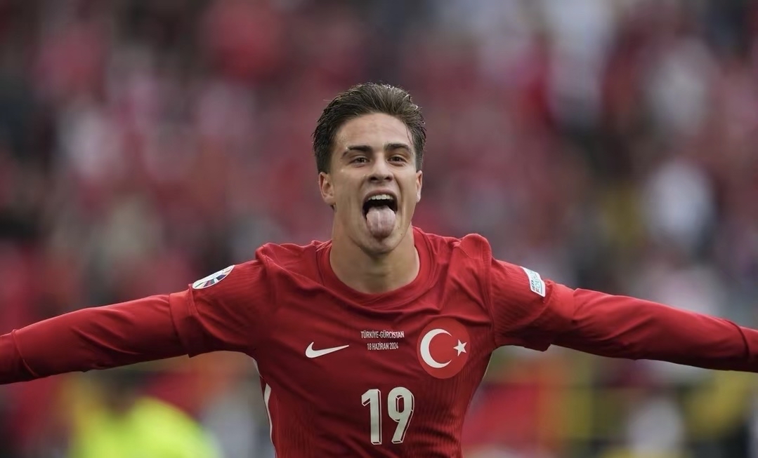 日本羽毛球队碾压法国羽毛球队，陶菲克打破历史纪录