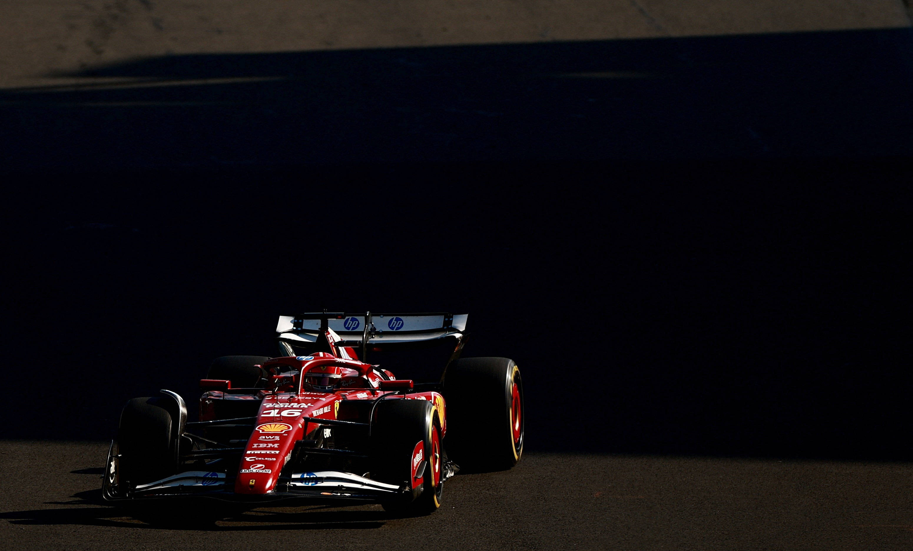 索伯车队险胜红牛车队，诺里斯点燃赛场