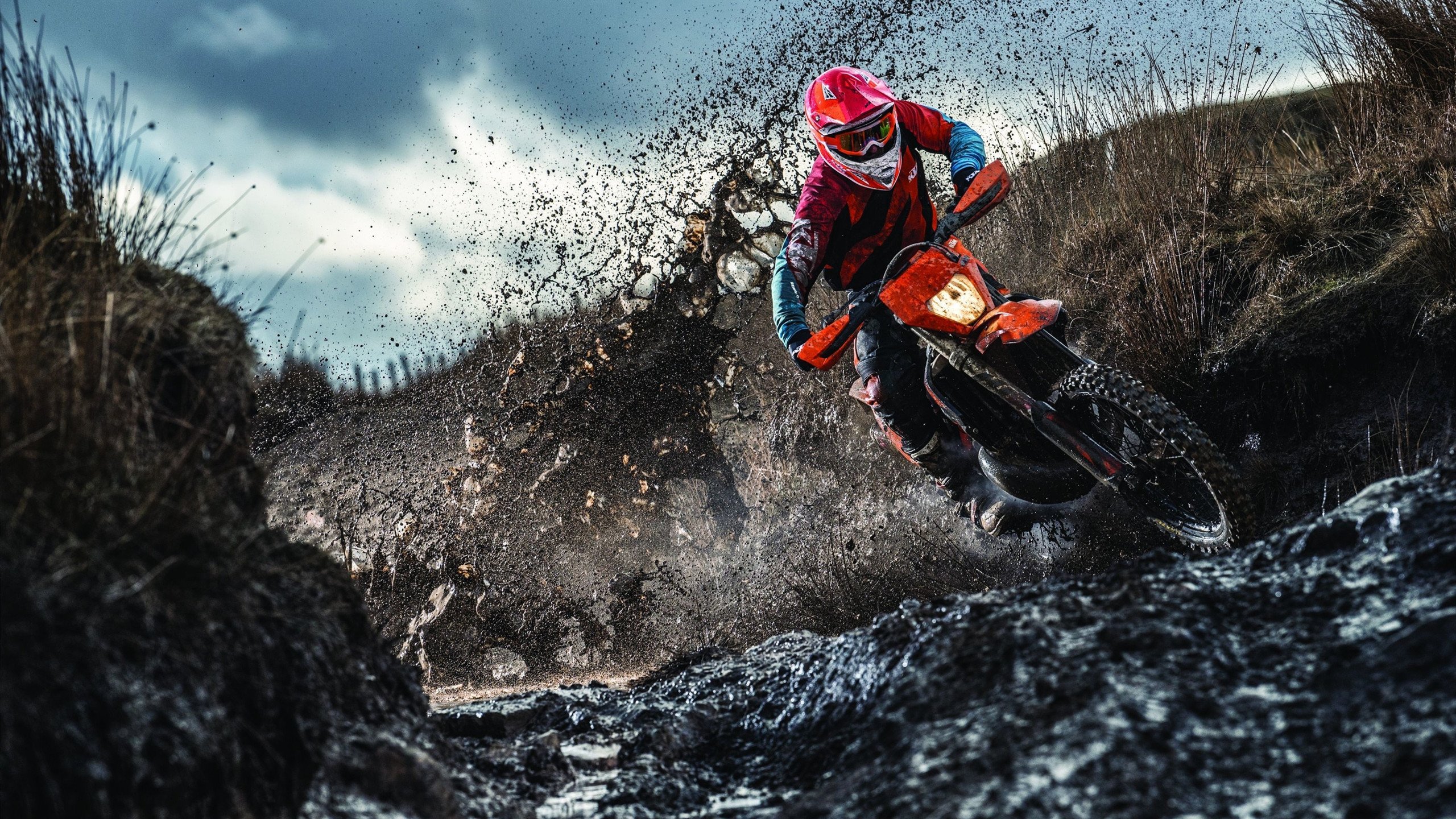 哈兰德一锤定音，利物浦险胜尼斯，一场定义关键先生的经典战役