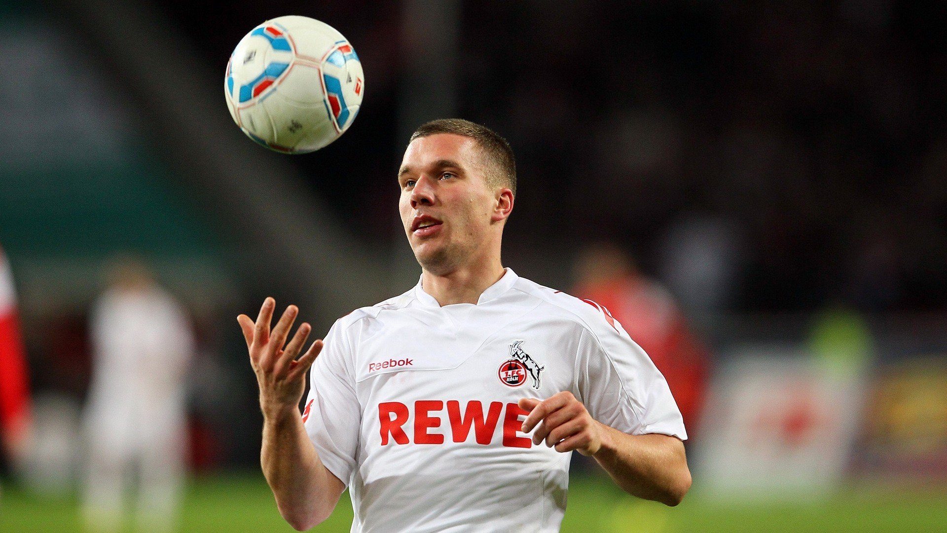 当潘帕斯雄鹰遇见紫色百合，莱奥如何成为跨时空对决的胜负手